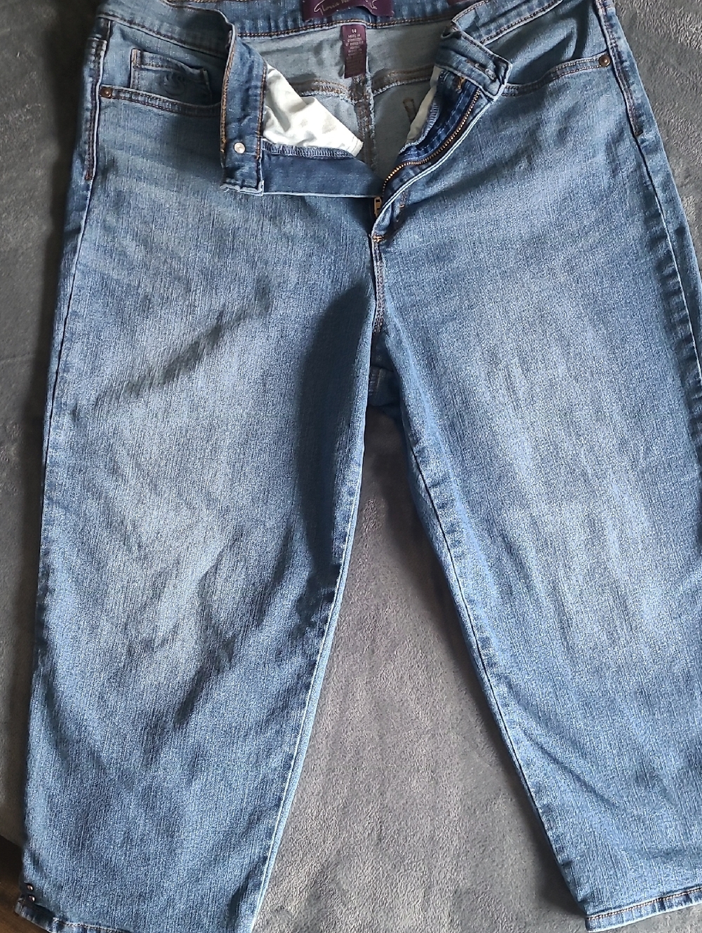 Gloria Vanderbilt Womens Capris in Light Blue Denim